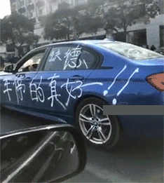 搞笑GIF:似魔鬼的步伐，似魔鬼的步伐