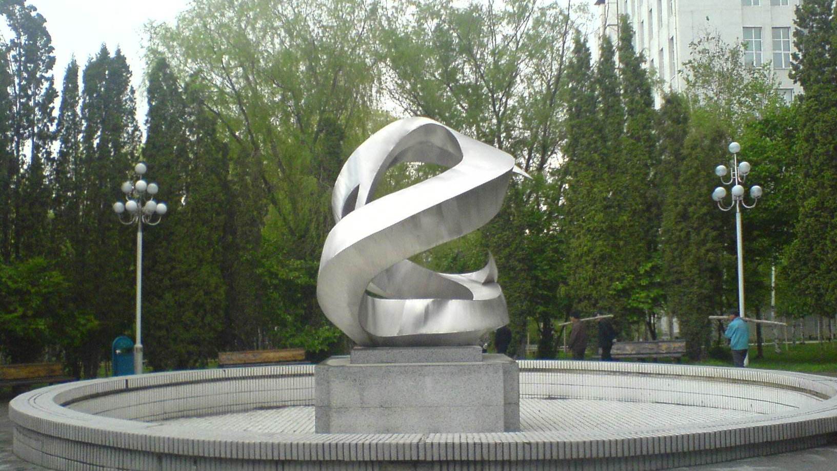 这所双一流院校，占地面积是清华北大的数倍，但地理位置少有人知