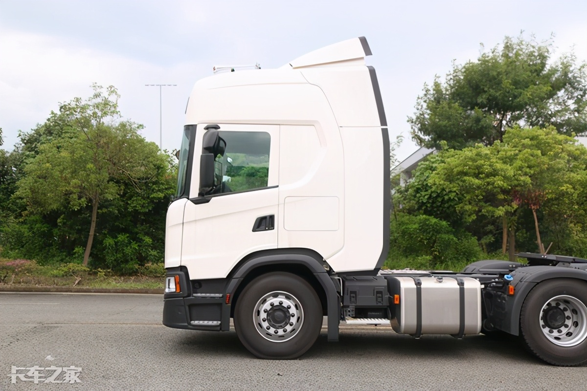 实拍斯堪尼亚g500牵引车,带amt和液力缓速器,裸车价85万