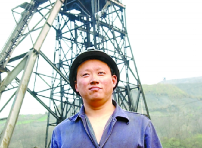 2002年，煤矿工张前东，带领60个工友矿难自救，平凡又伟大