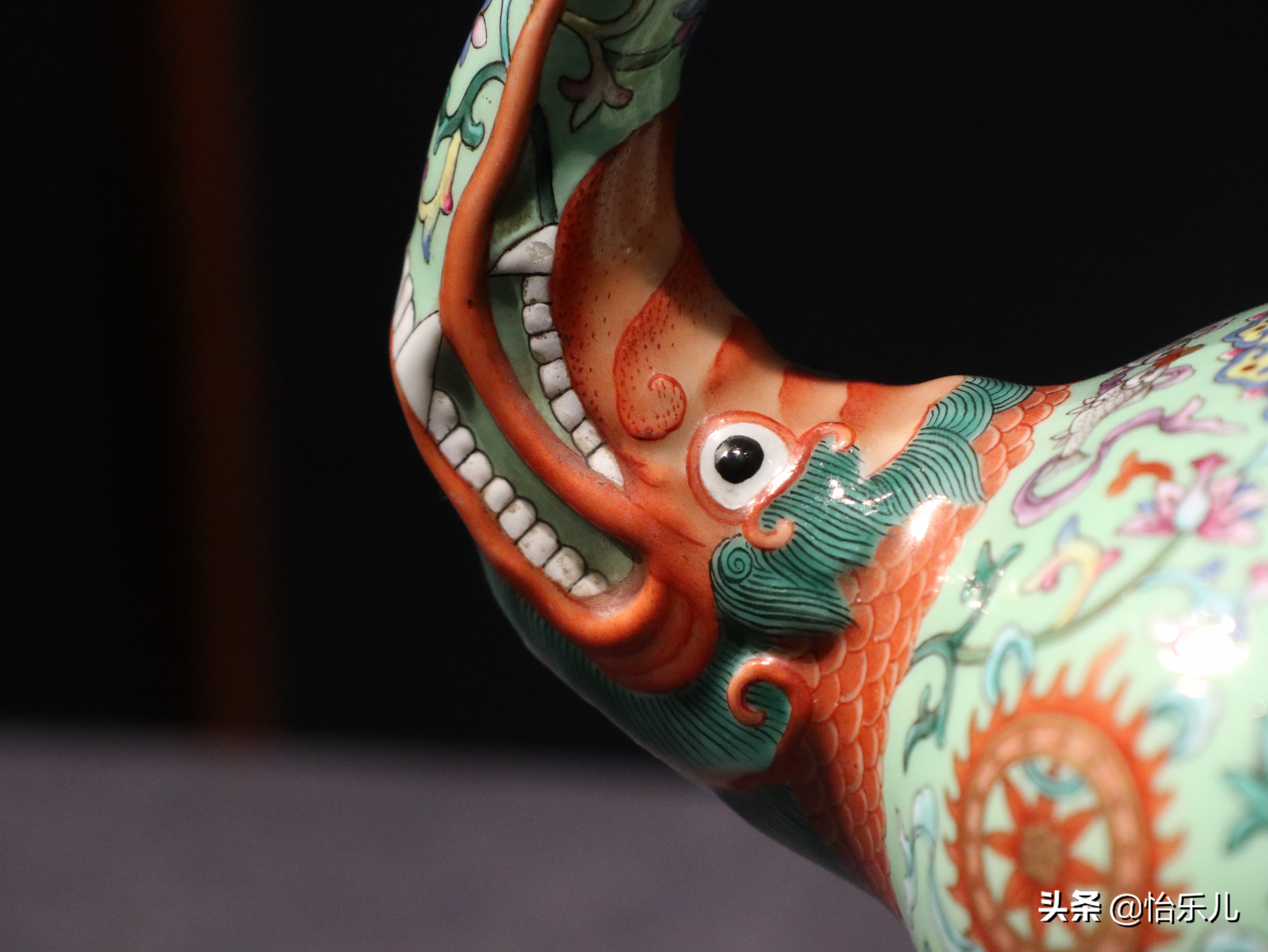 喀章嘎:最复杂的密宗法器,铁剪金工艺,集金刚杵三佛首法铃一身