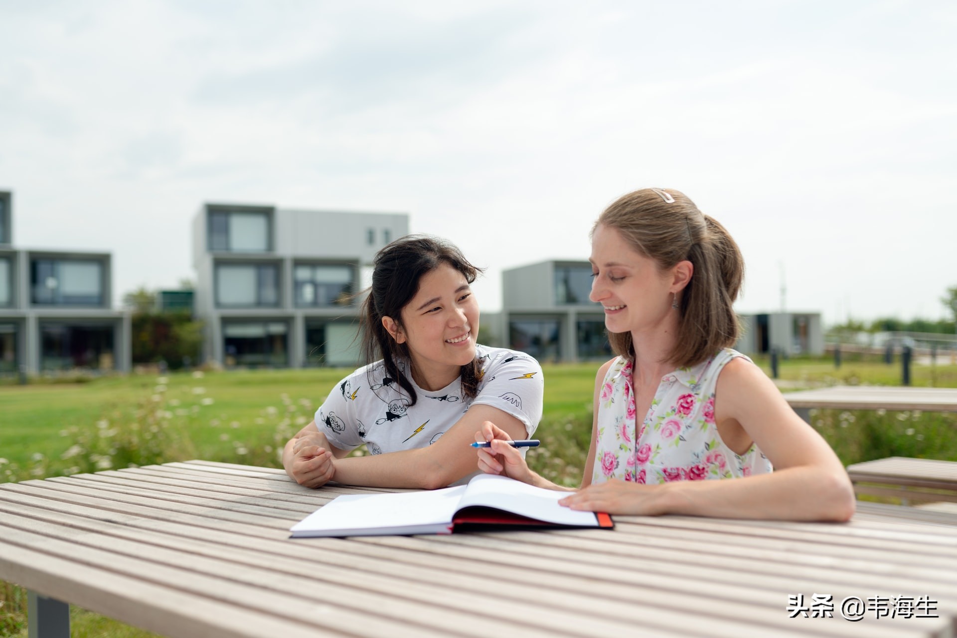 书单｜你若有低情商的朋友，不妨推荐这三本书给他