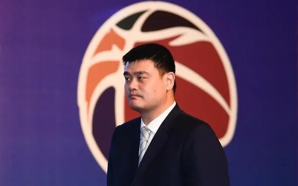 cba为什么不能和球迷击掌(受疫情影响：9名CBA外援离队，NBA官方禁止击掌)