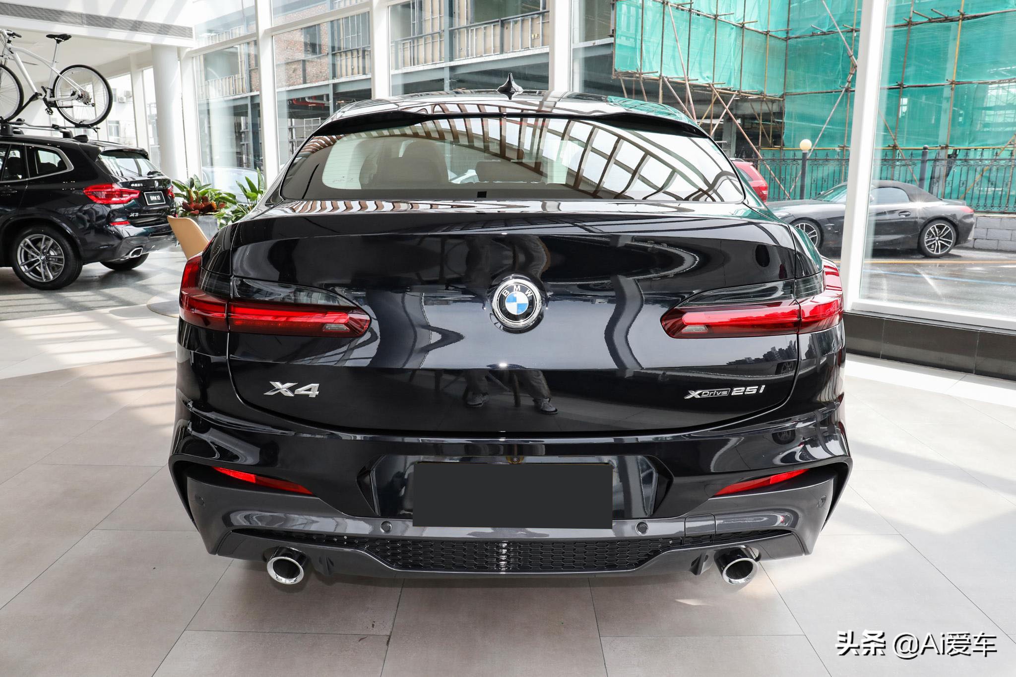 车价入门，进口豪华轿跑SUV，2.0T带有四驱，油耗不高，宝马X4