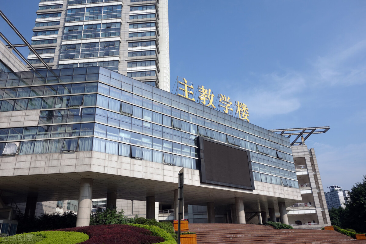 重庆工商大学是211吗（重庆市高校排名）