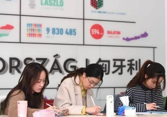 中高考将迎来大变化，英语主科地位面临威胁，或将被小语种取代