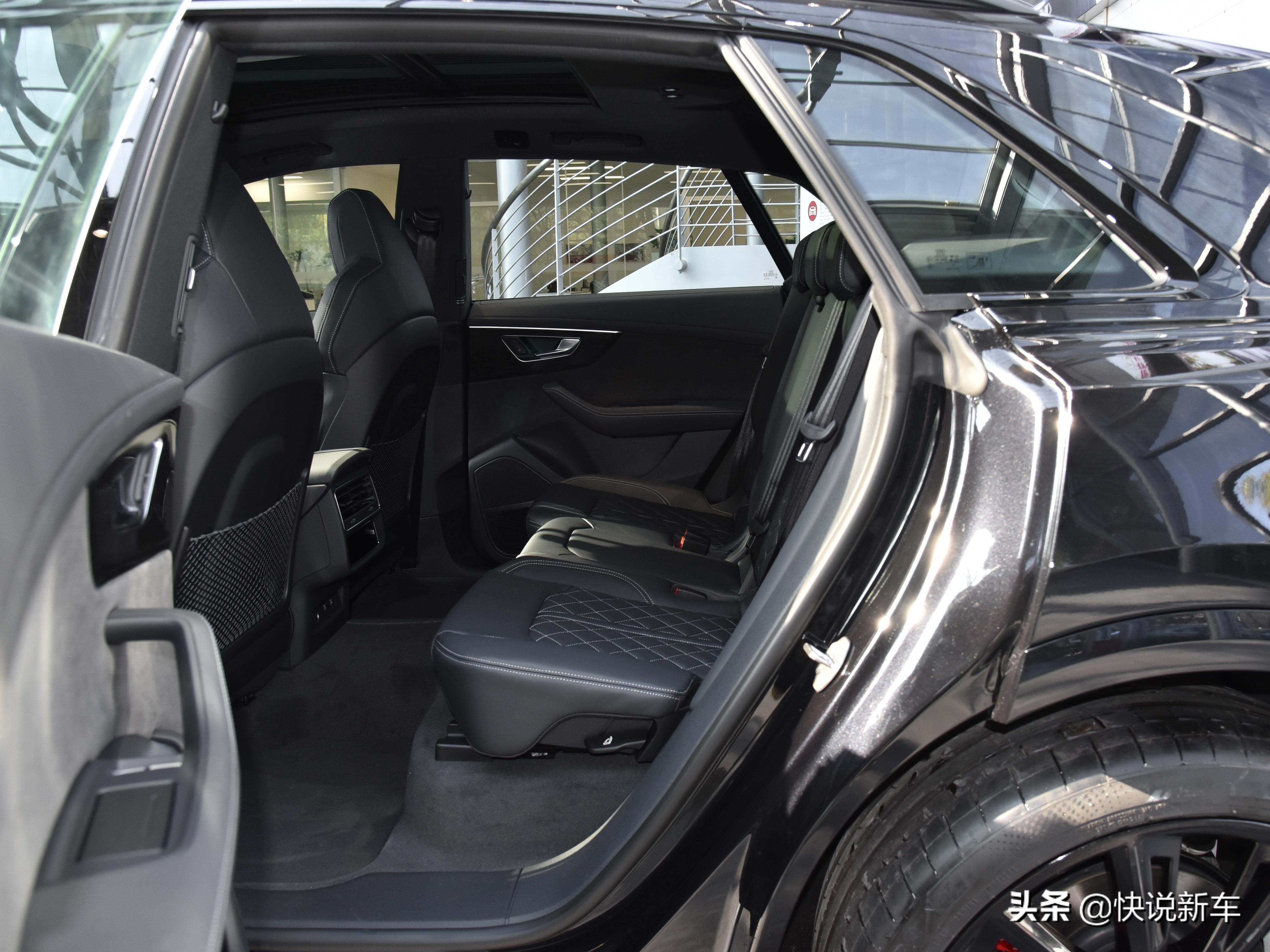 3.0T+300马力，空间内饰双豪华，实拍奥迪Q8