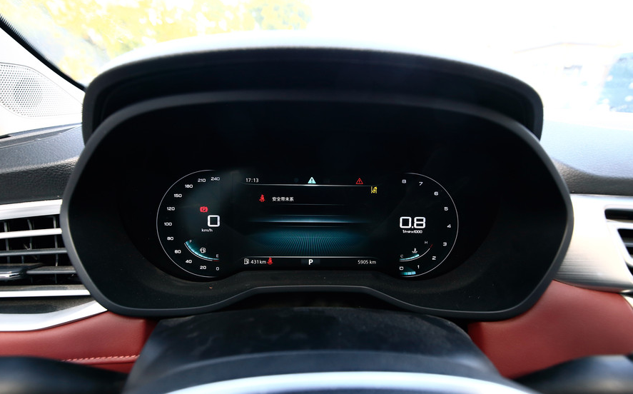 荣威i5顶配11.59万，配主动刹车，油耗5.7L