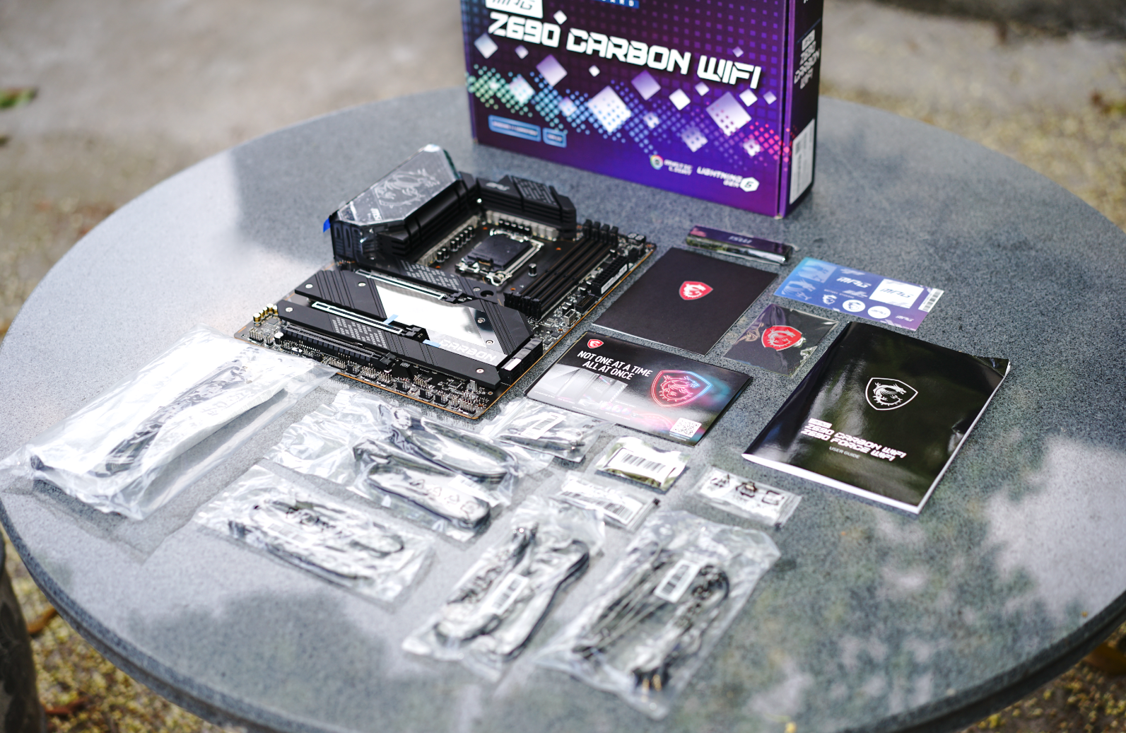 intel酷睿12代首发“座驾”来了！微星Z690 CARBON WIFI抢先开箱