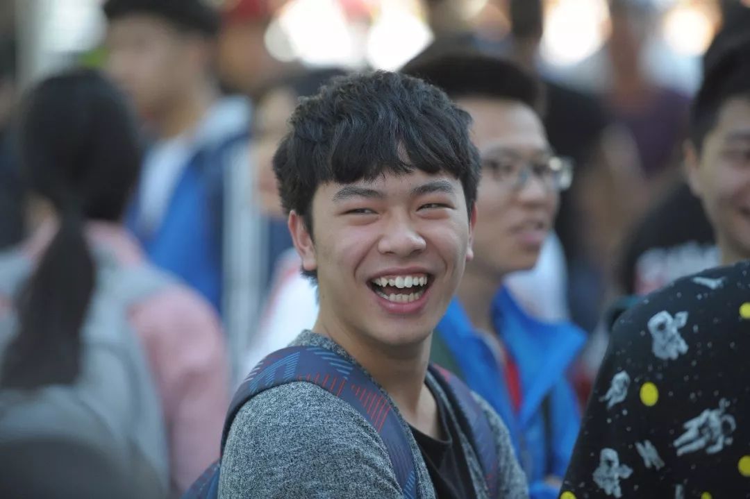 奶奶梦见孙子高考“666分”，孙子查到成绩之后，全家人大笑不止