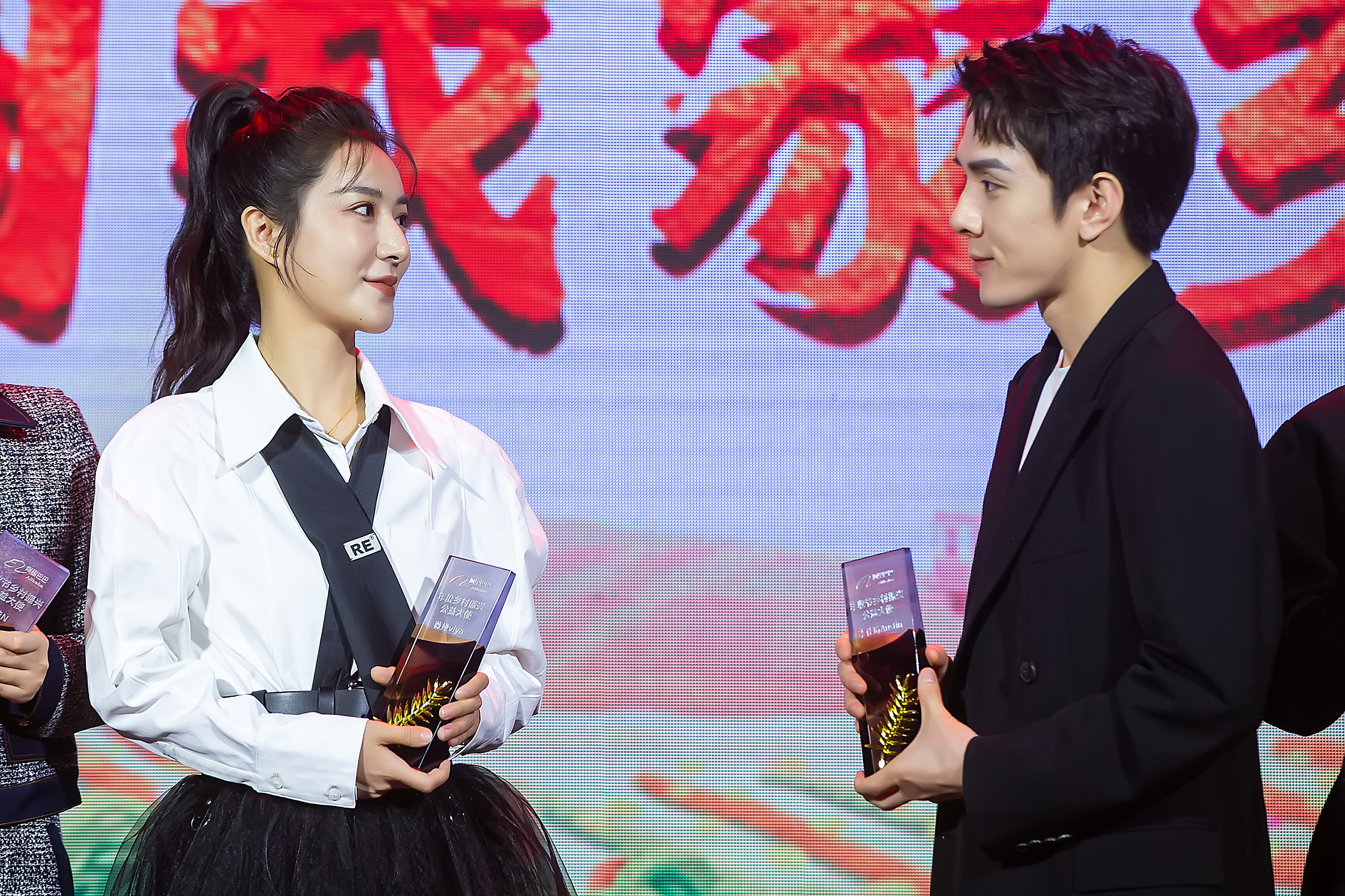 薇娅因税务问题被封杀？团队辟谣：假的、不是我们，别信
