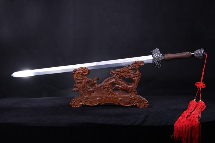 学习座右铭:"宝剑锋从磨砺出,梅花香自苦寒来"