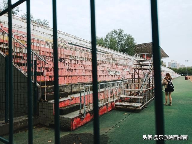 五院四系法最末！被叹惜的政法长安校区，有着超美的秋色与一日游