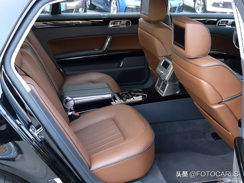 4座版大众辉腾6.0L W12实拍,售价241.2万,不是迈巴赫请绕路