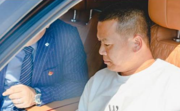 全红婵一家命运改变！父亲收下豪车，靠果园赚翻，哥哥也混出头