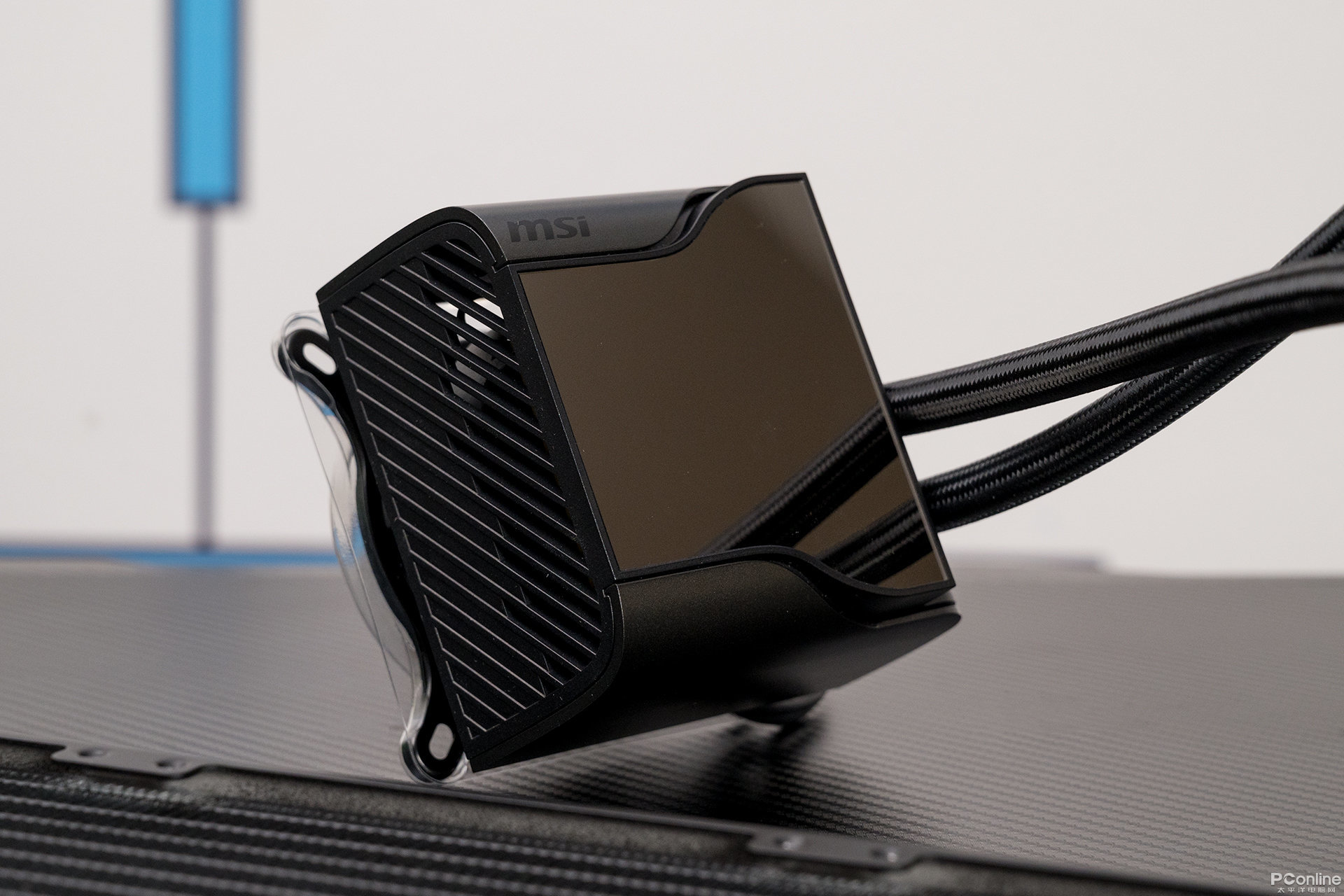 纯黑静音自带屏幕，微星MEG CORELIQUID S360水冷散热器图赏