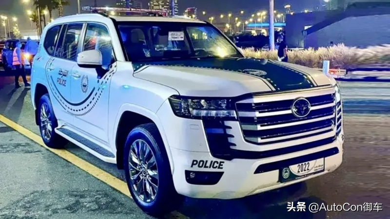 富得只剩油的阿联酋：全新兰德酷路泽只售40万！第一时间列装警队