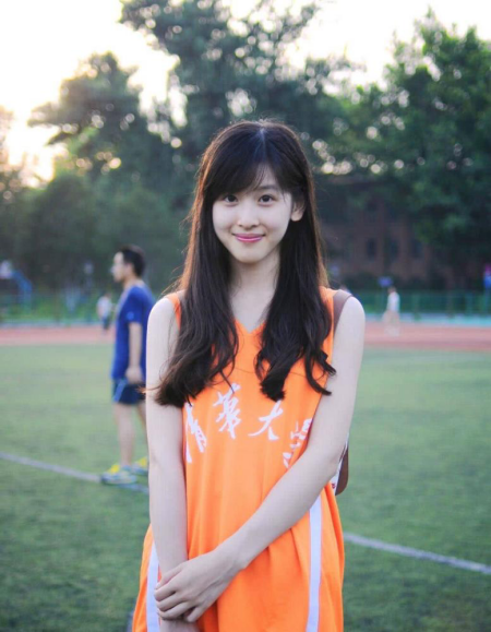 一组校花的照片火了：从小学到大学，哪个时期的校花惊艳了众人？