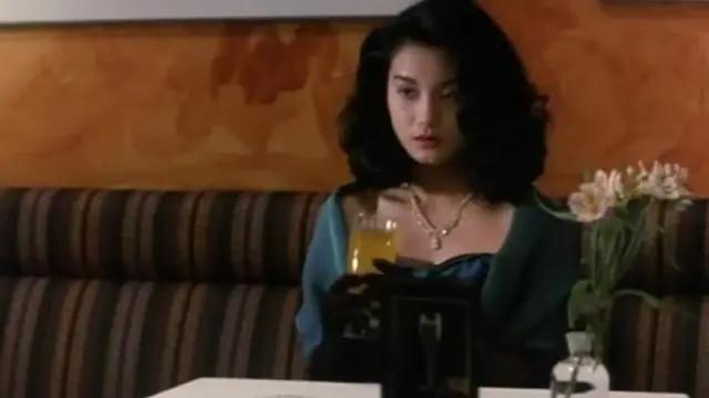 曾是林正英《甩皮鬼》中的女鬼,被公司骗当艳星