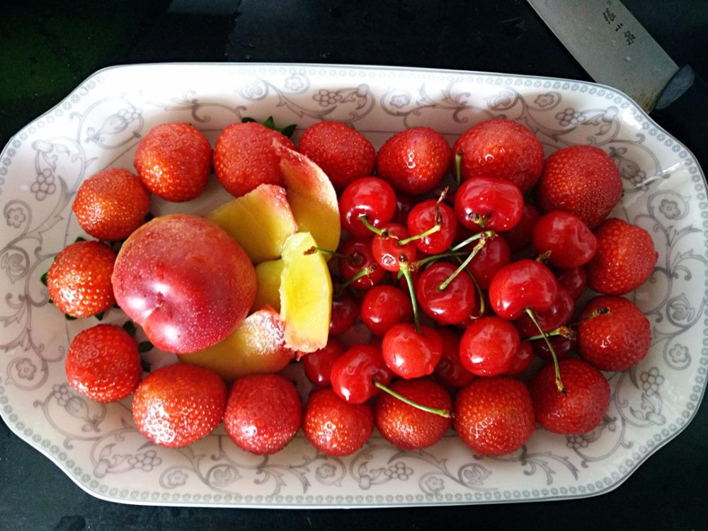 夏季多吃甘蔗易引发血糖升高和消化不良，需适量食用