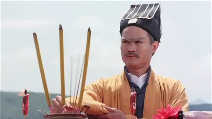 港版《上帝也疯狂》,周星驰林正英唯一的合作,“李小龙”来助阵