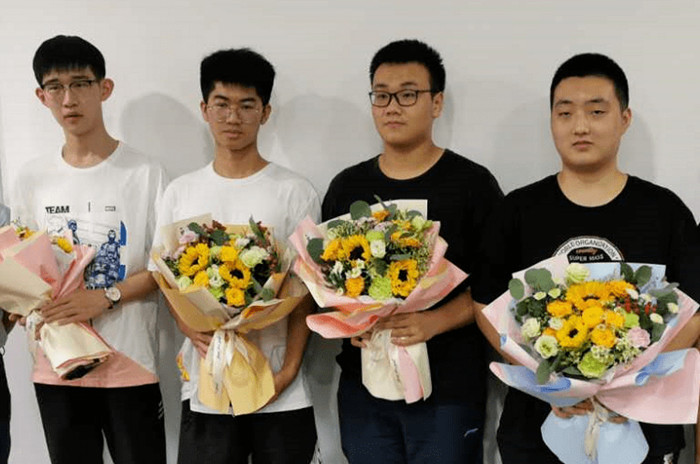 山东高考状元孟令昊，高中三年成绩平平，高考直接逆袭上清华