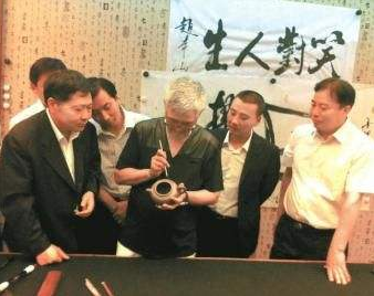 挚友许四海病逝，赵本山直叹太可惜，曾送对方价值千金根雕与佛像