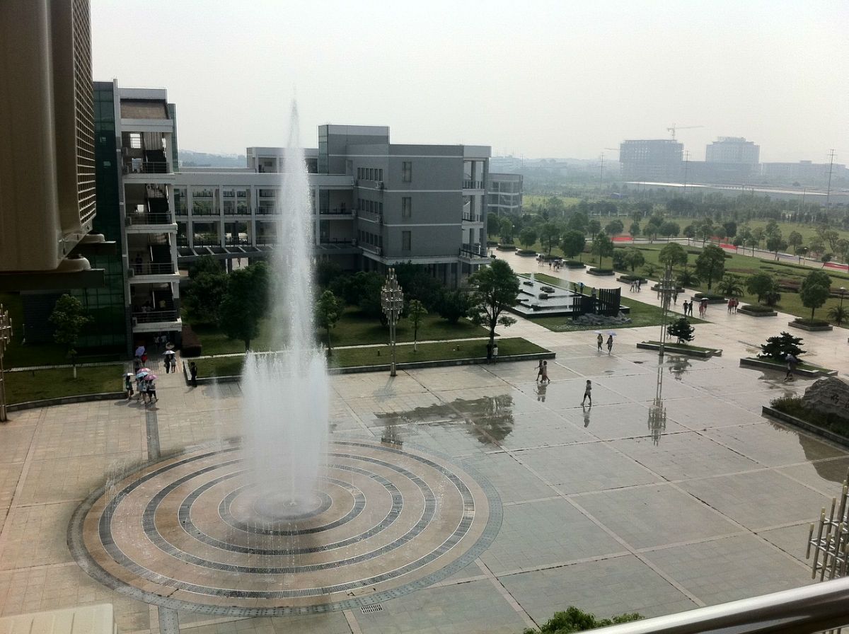 我国10所“财经大学名校”，600分读个双非大学不值？有人觉得香