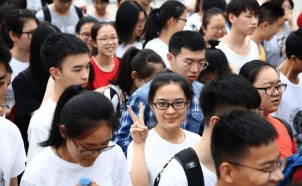 公务员考试培训班暗藏猫腻，有些教师明知道结果，却什么也不说