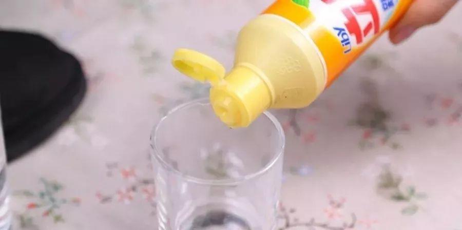 带毛的雪地靴不好洗？用点小苏打，去污还清异味！