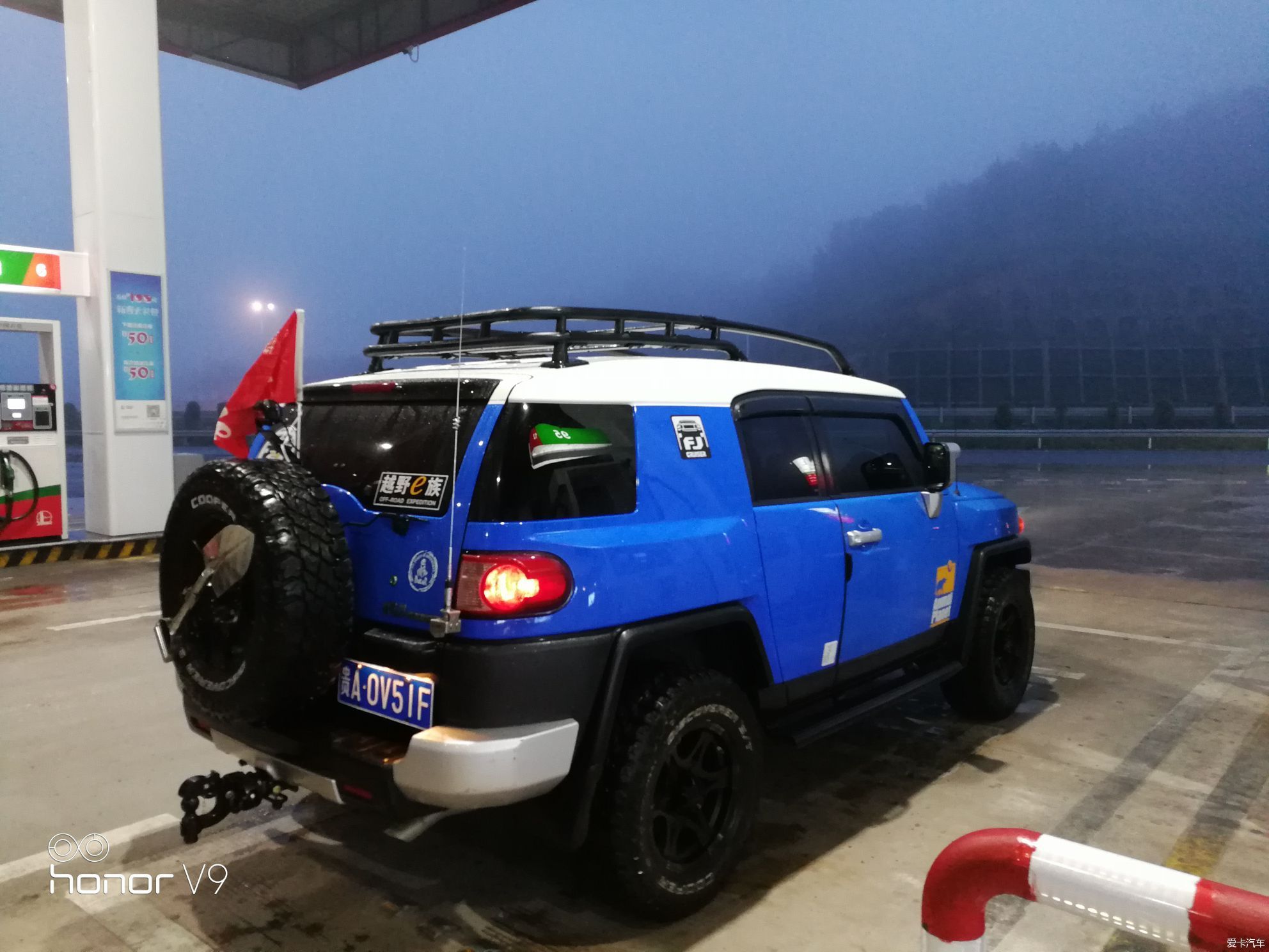 奶爸的自驾“遛娃神器”？丰田FJ酷路泽提车，轻度改装分享