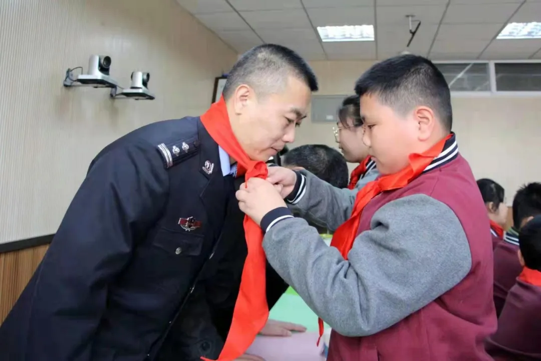西安警方送“环食药”安全知识进校园 学生们争当小小宣传员