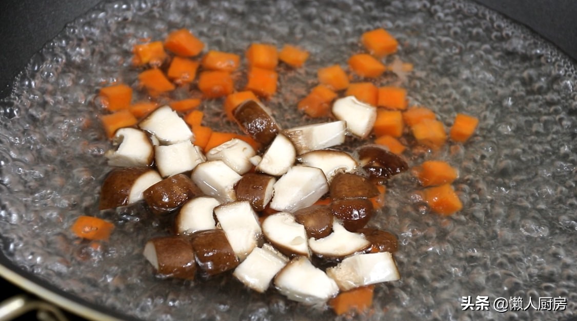 豆腐遇到它就这样炖，好吃极了，营养丰富，又鲜又嫩