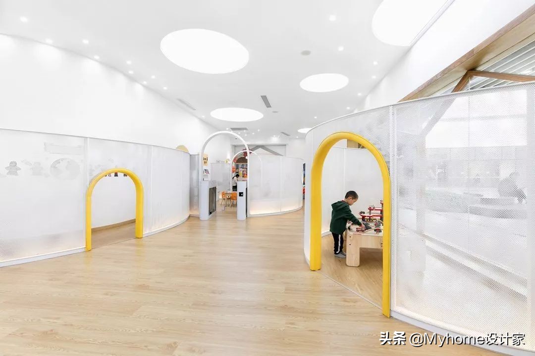 这面墙是孩子的游乐场，成人的玩具体验店，270㎡玩乐中学习