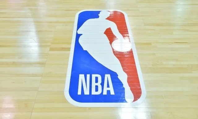 nba为什么只有苏群老师(央视复播NBA，为何这么突然？苏群的一句话分析算一针见血了)