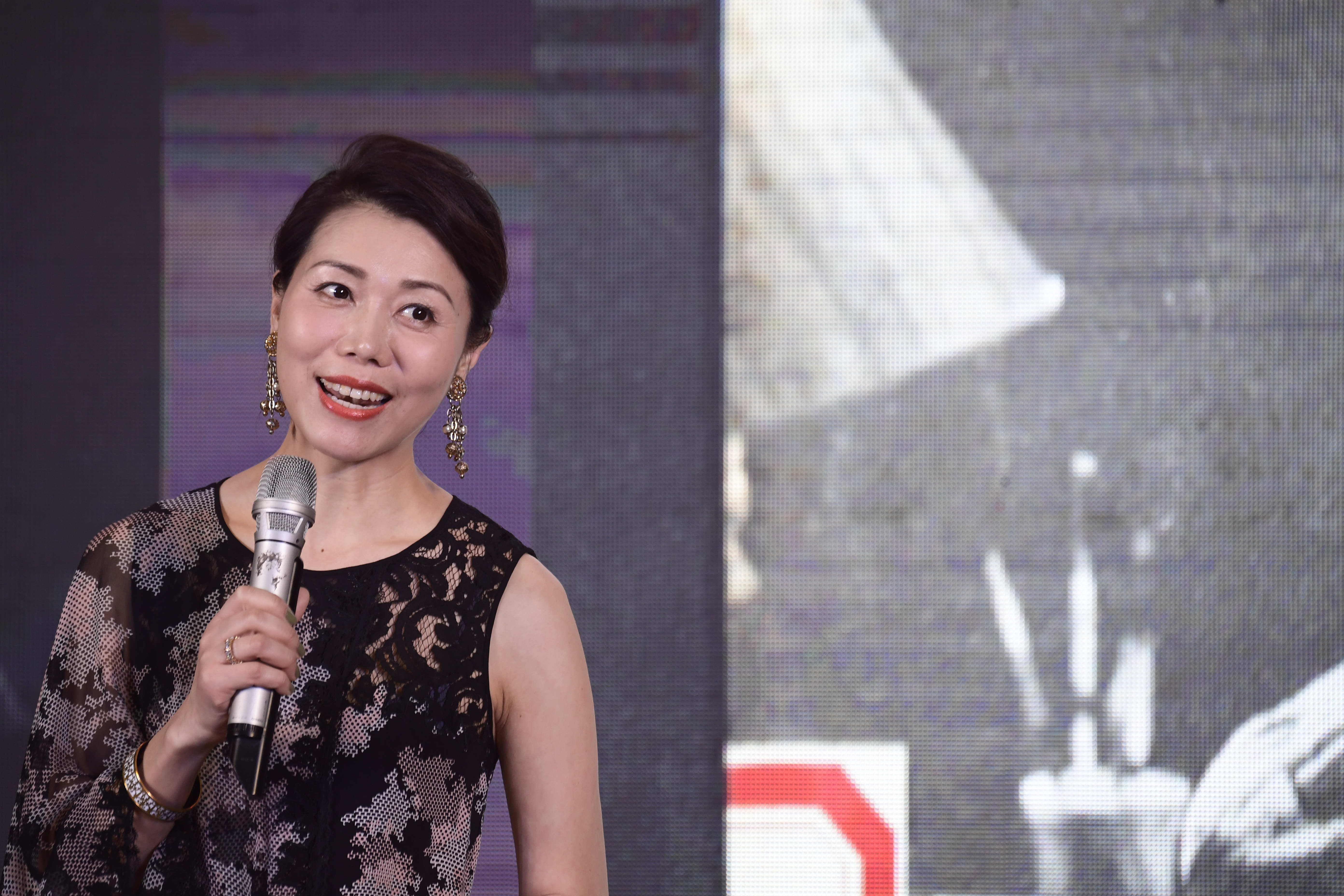 众多知名主持人联袂登台，“诗城之光大型跨年诗会”倾情巨献！