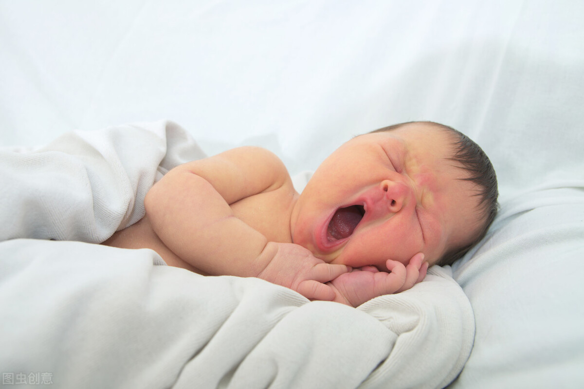 母乳喂养：初乳那么少，新生儿怎么吃才管够？花三分钟了解一下