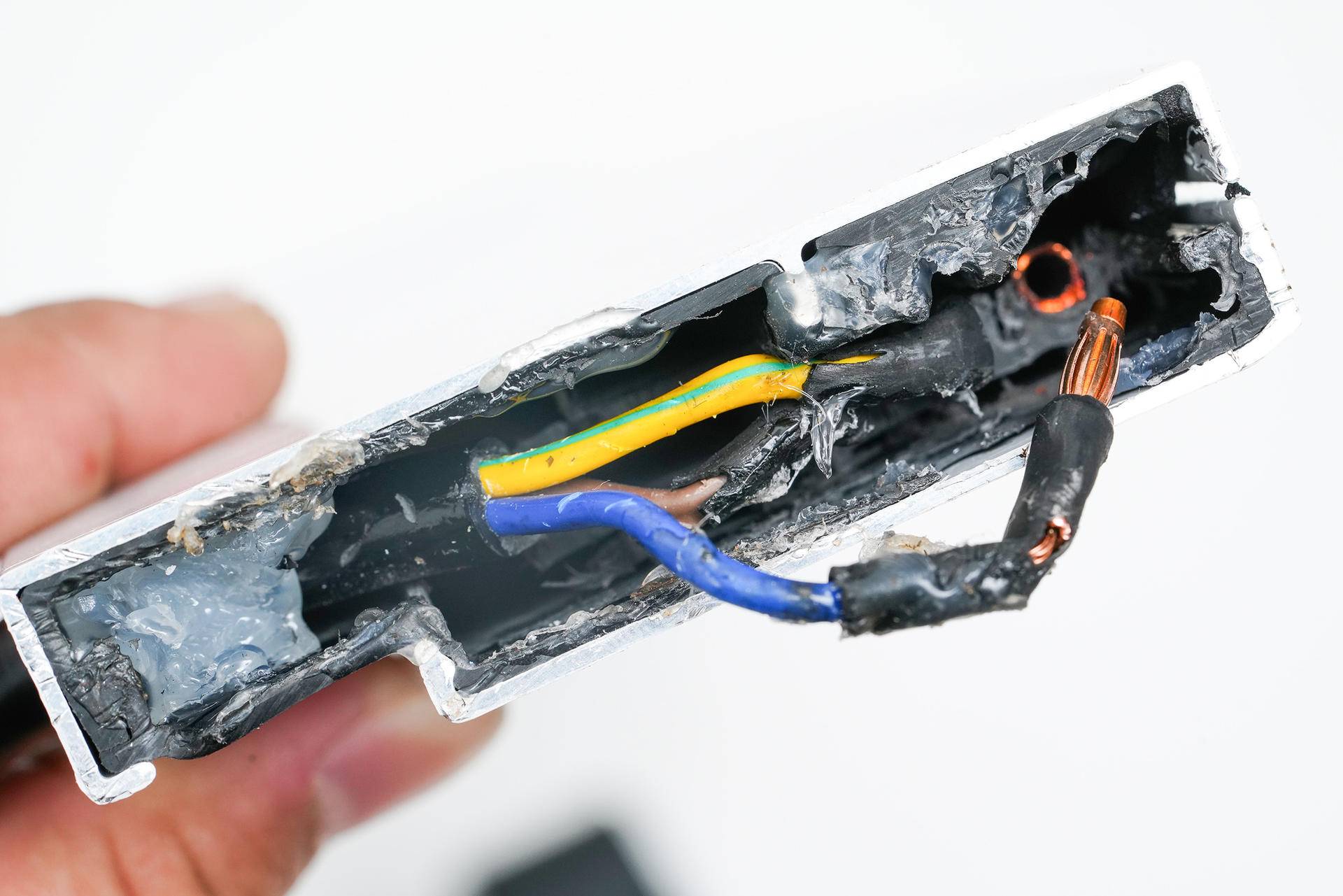 工科男硬核拆解横评6款轨道插座