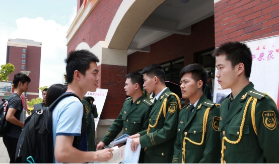 大学生当兵2年，可以拿到多少补助？大学生当兵的好处有哪些？