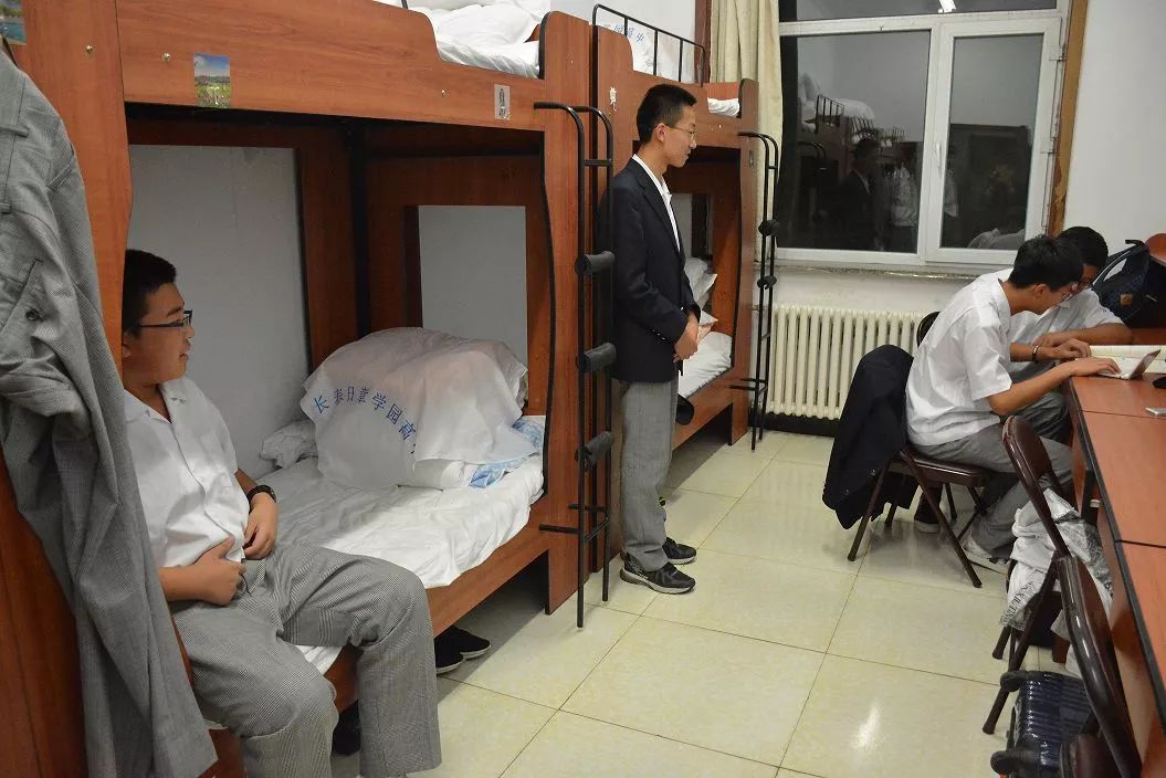 学生高考完才知道，住校和走读的差距有多大，选错了可能会后悔