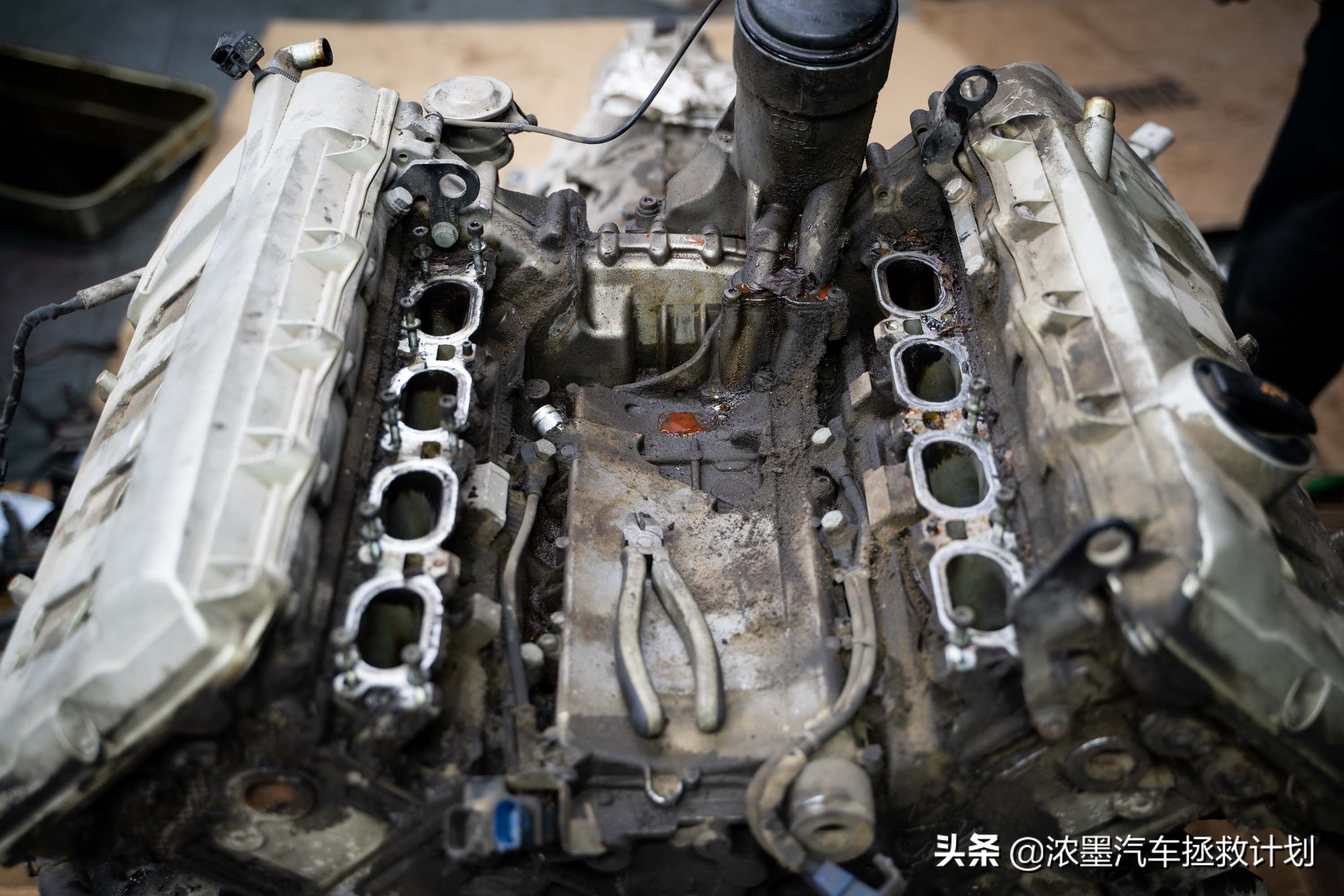 「迟暮英雄」整修一台十多年前的奥迪A6发动机，治理烧油烧水