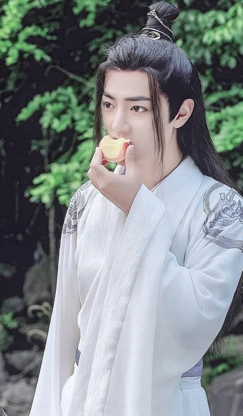 肖战粉丝有多厉害，四百万投票，拿下三月最受欢迎华语男演员第一