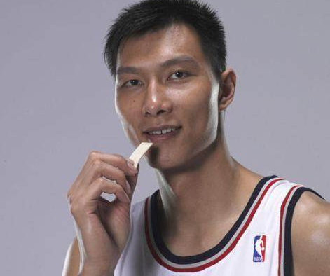 为什么nba球员吃口香糖(为何曾经在NBA风靡一时的口香糖，现在几乎看不到了？)