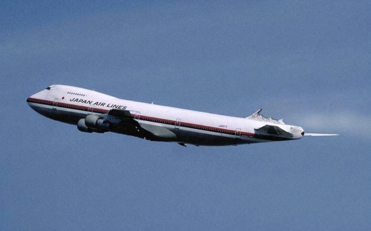 预定飞往大阪伊丹机场的波音747-100sr型客机jal123号班机在飞行过程