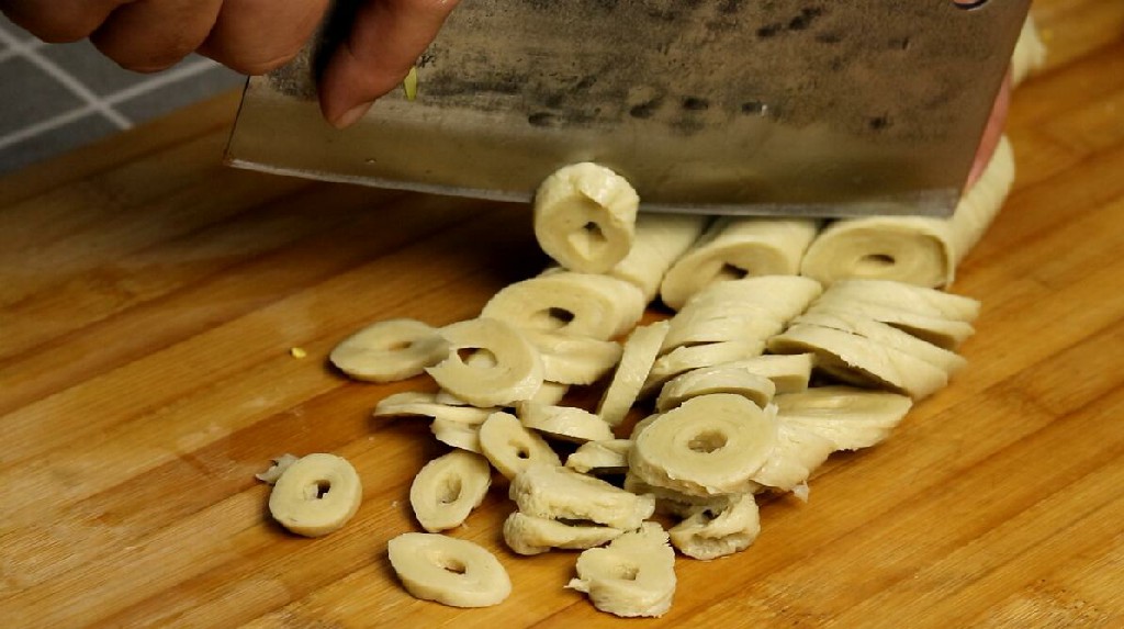 面筋别烤着吃了，试试这样新吃法，开胃又解馋，饭店都买不到