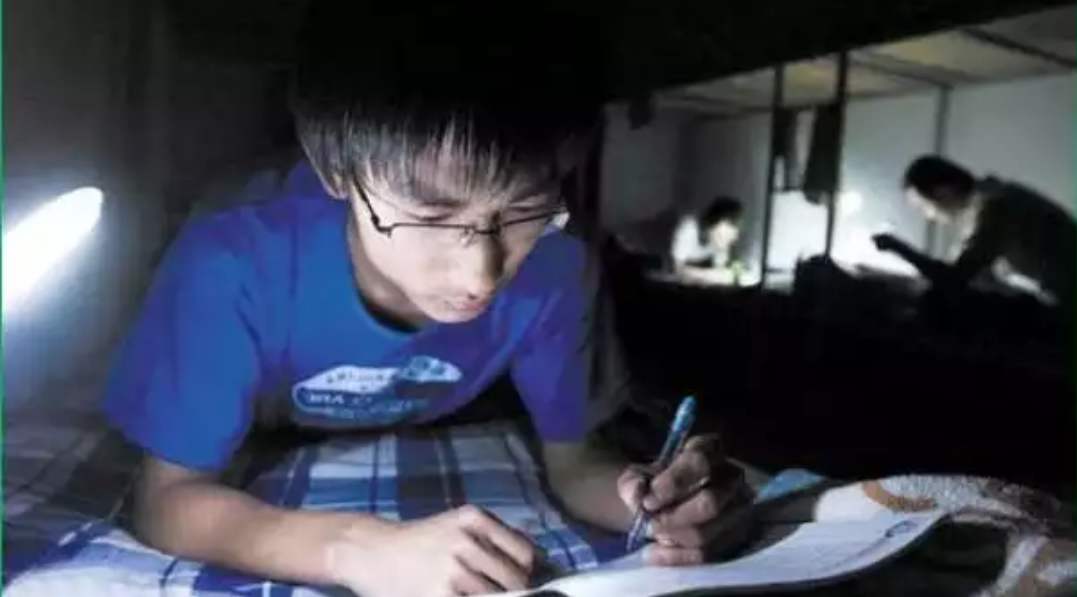 六月已至，高考在即，你还在熬夜通宵学习吗？其实熬夜得不偿失