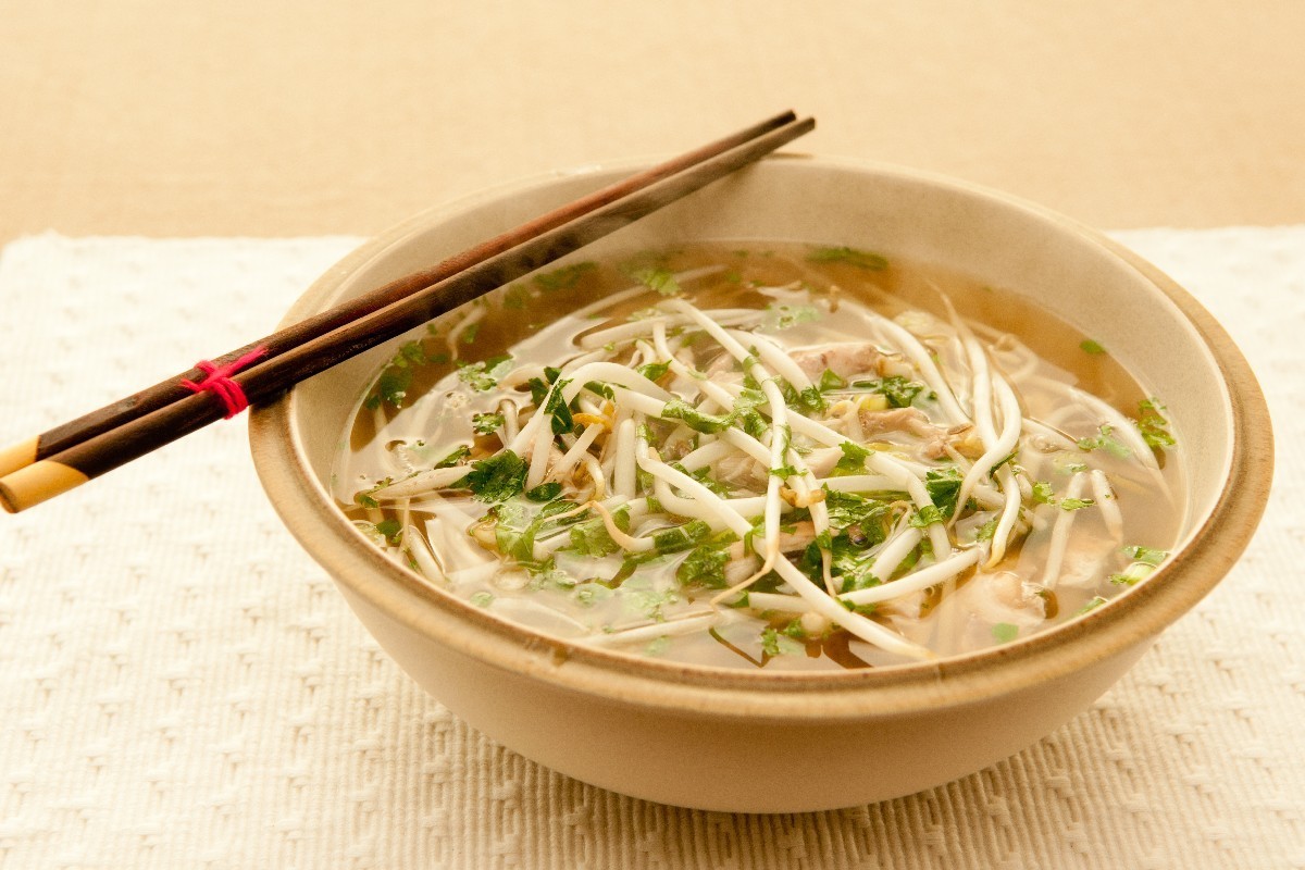 豆芽汤的做法(教你做色味俱佳的香菇豆芽汤)