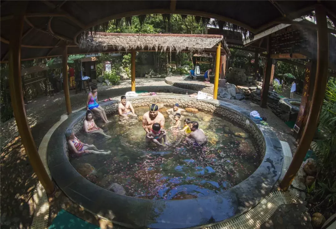 点子王七岁生日会等你来！水上狂欢盛宴，清凉又刺激