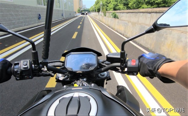不只是性价比高 准公升级四缸街车 川崎Z900简单试驾