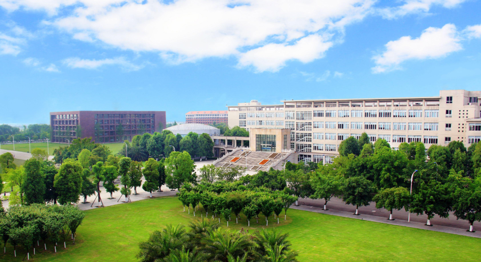 四川大学锦江学院学费（高考成绩只够读二本）